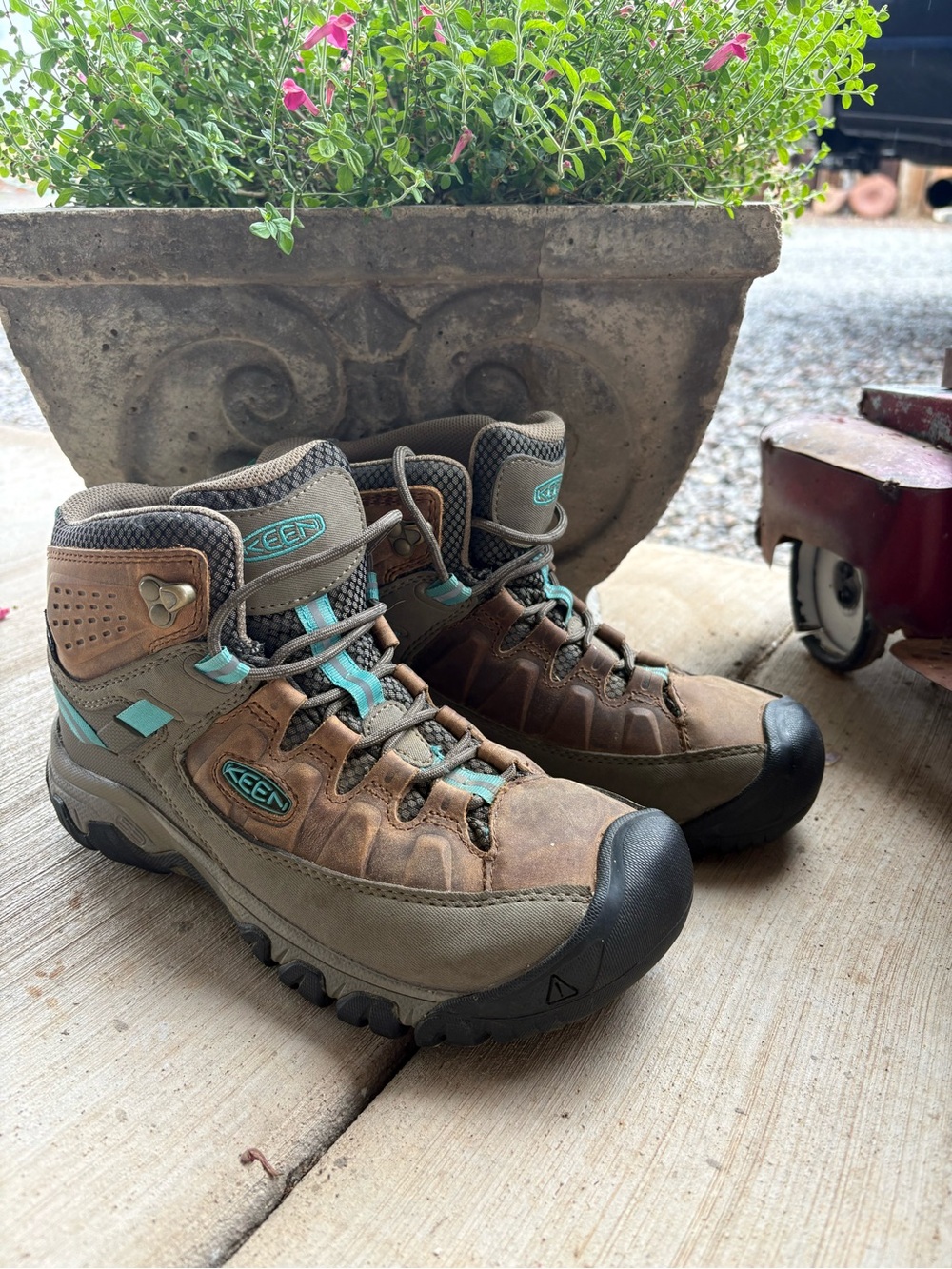 Keen Women's Brown and Teal Lace-Up Hiking Boots